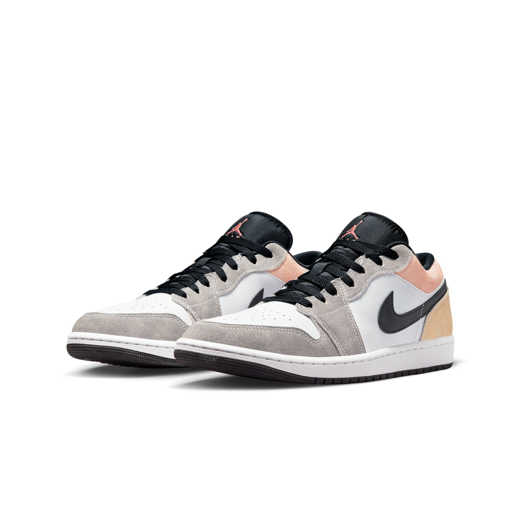 好評爆買い【新品未使用】AIR JORDAN 1 LOW SE　DX4334-008 靴